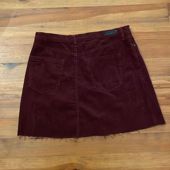 BLANKNYC Burgundy Red Atlas Jane Corduroy Mini Skirt Womens Size 30 Raw Hem - Picture 3 of 9